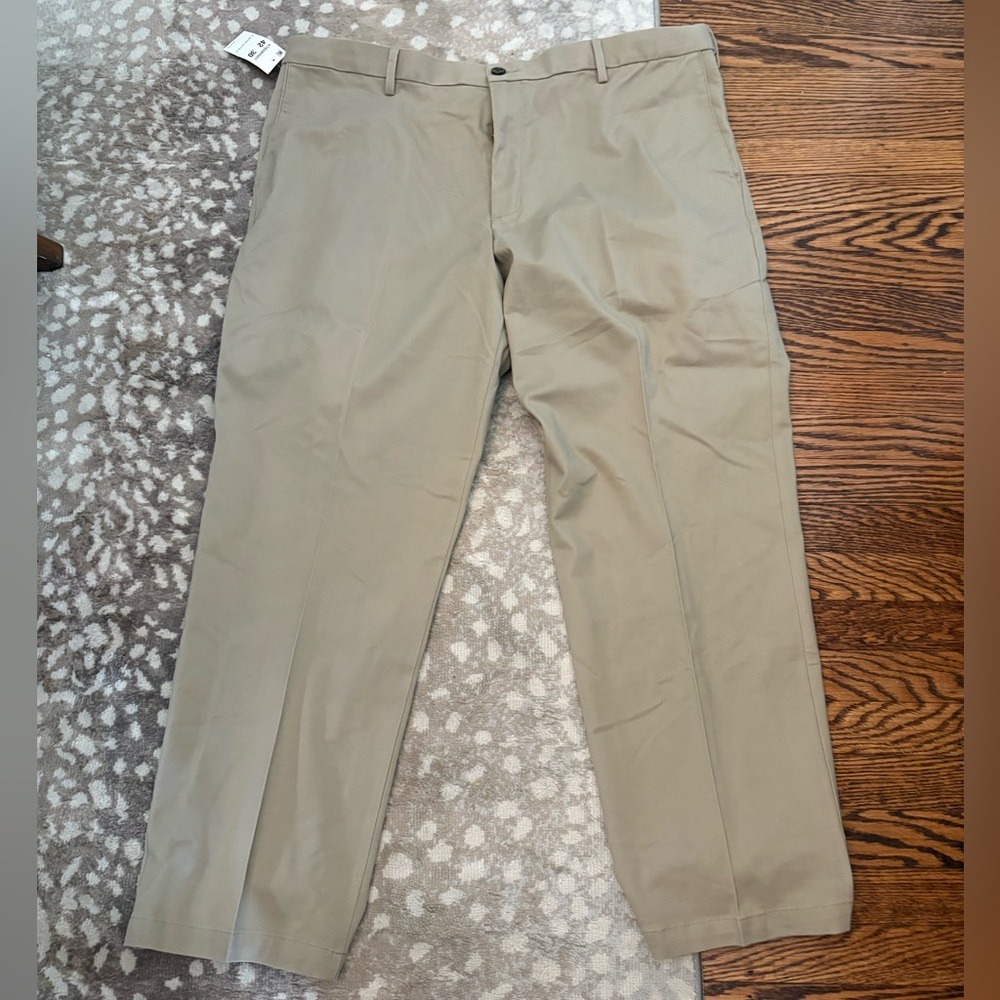 NWT men’s Dockers comfort khaki classic fit 42W x 30L